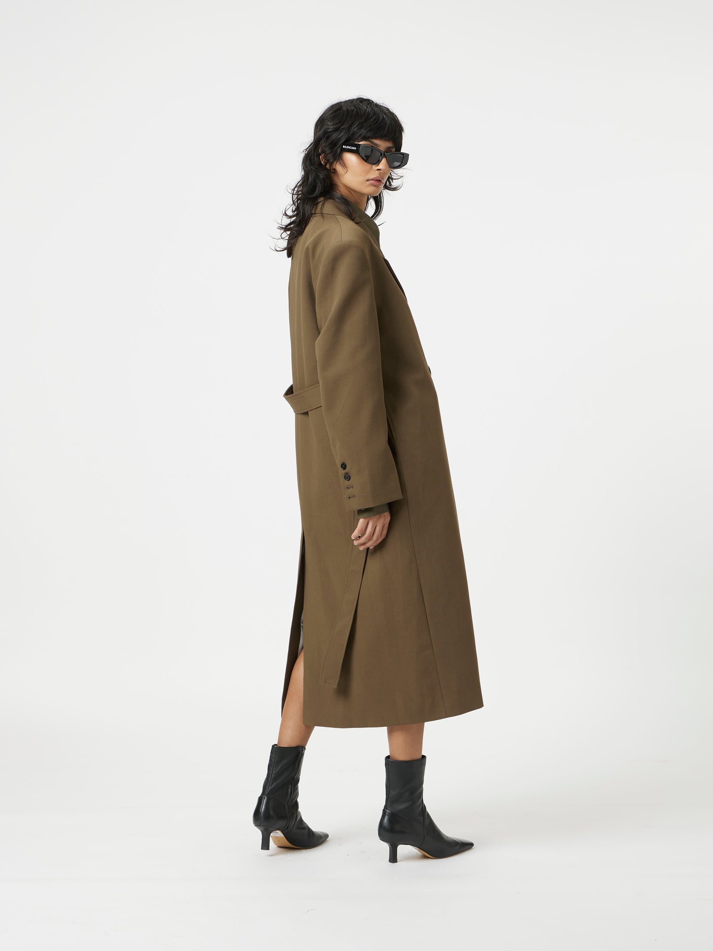 tan staright line trench