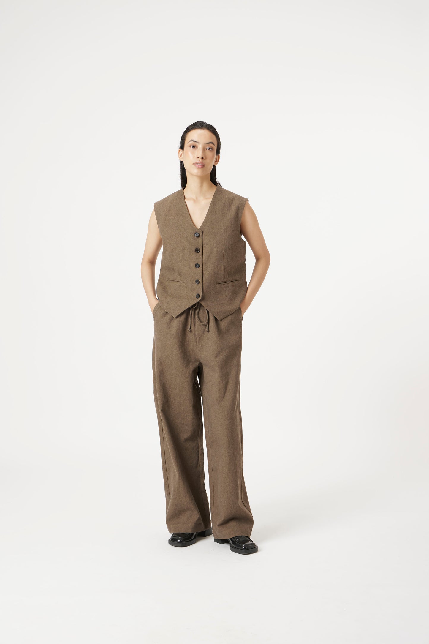 Brown linen set