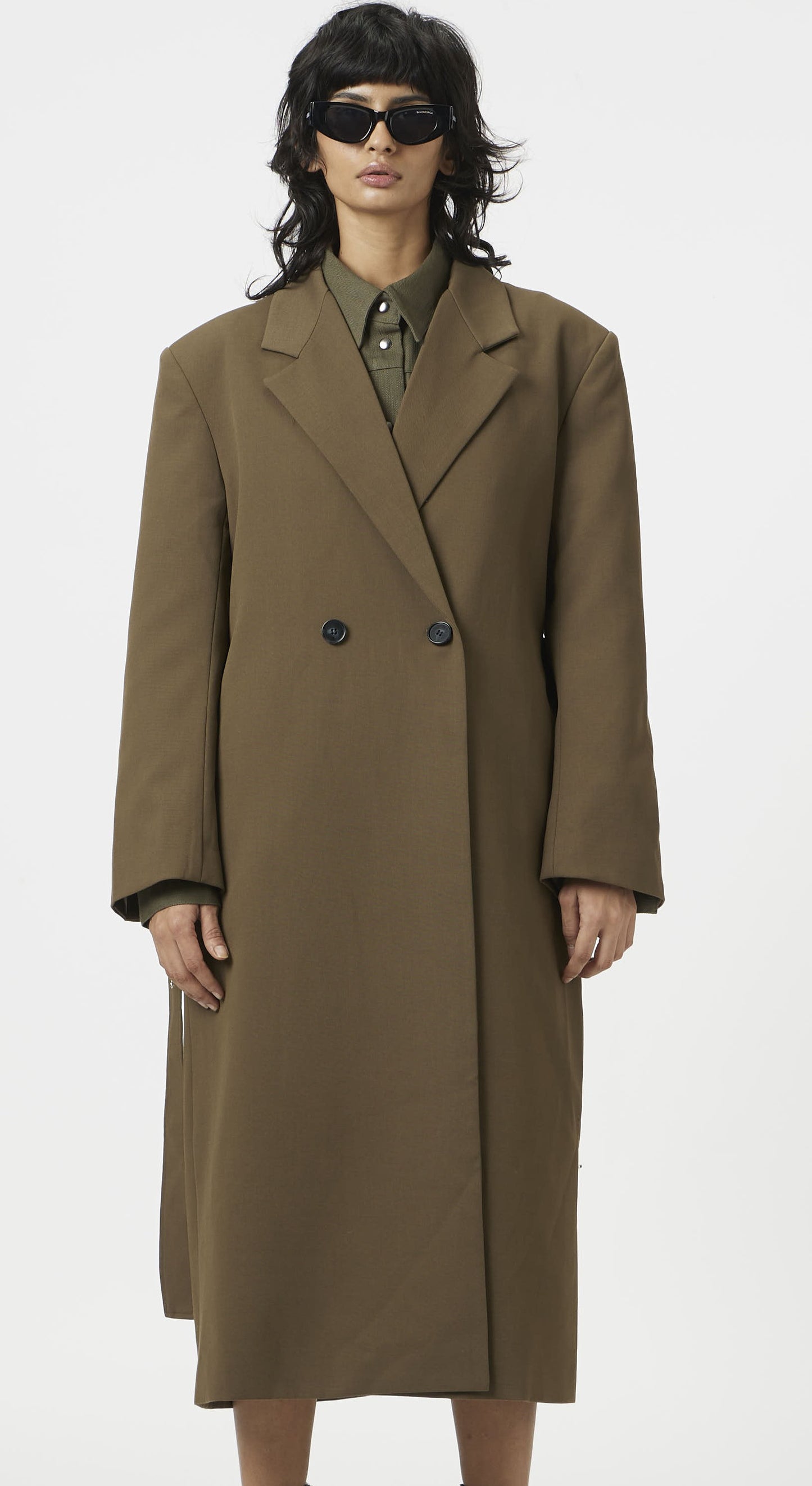tan staright line trench