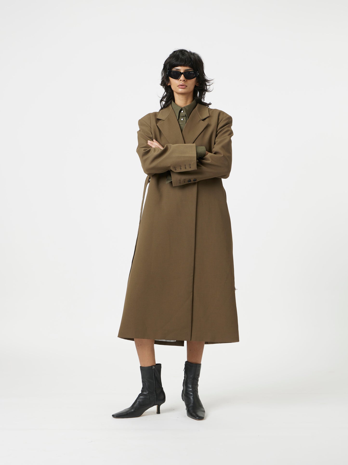 tan staright line trench