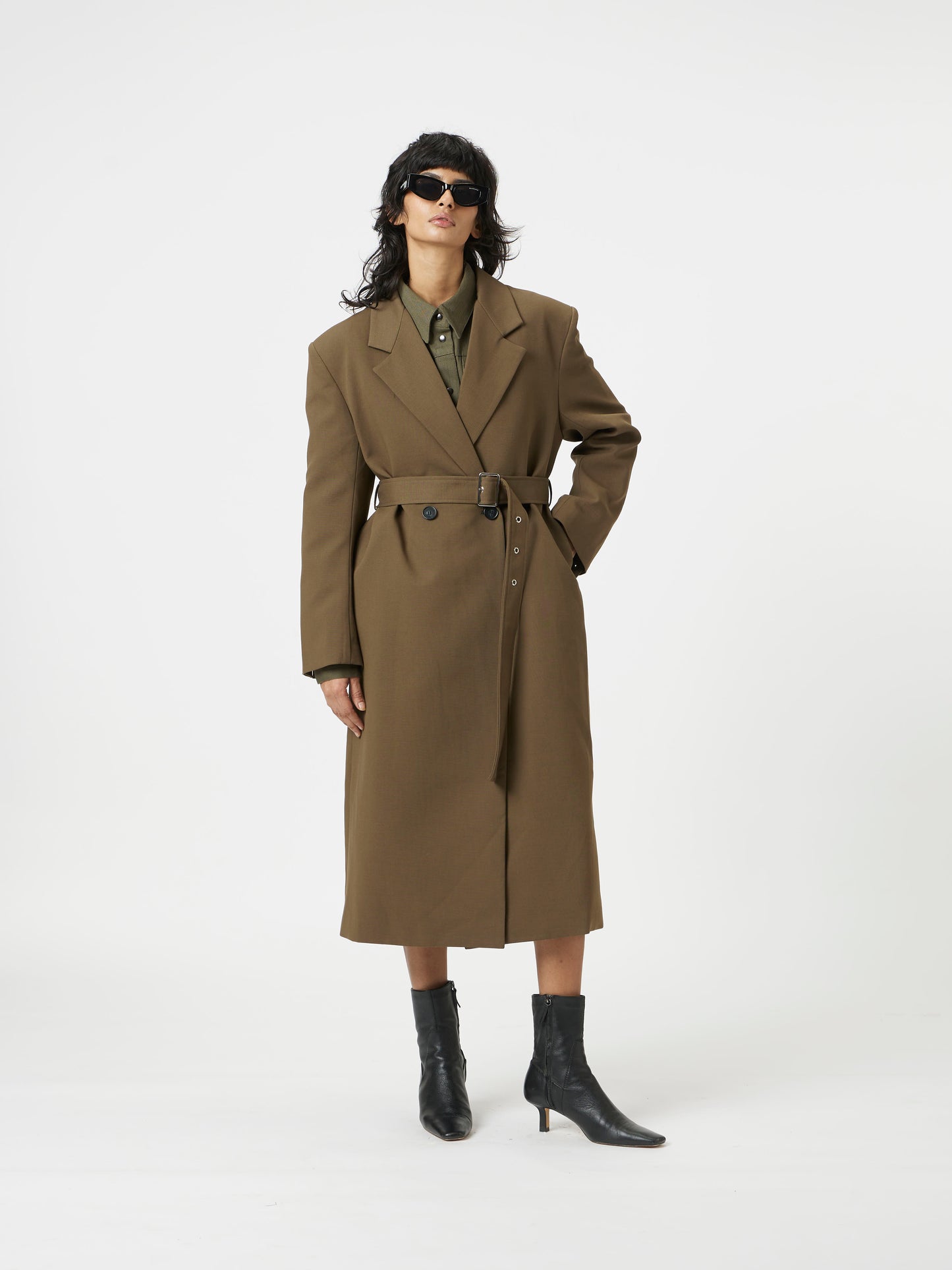 tan staright line trench