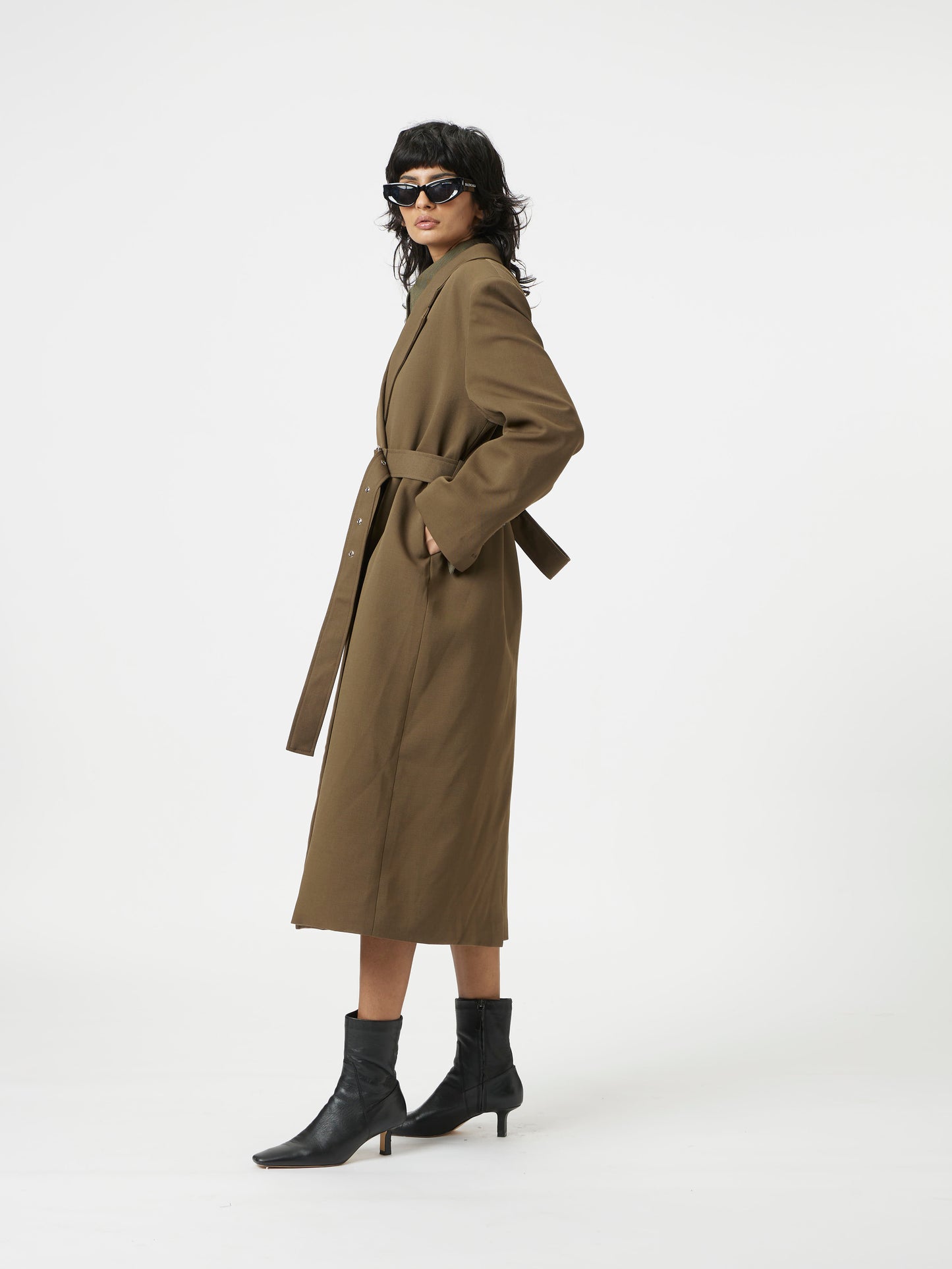 tan staright line trench