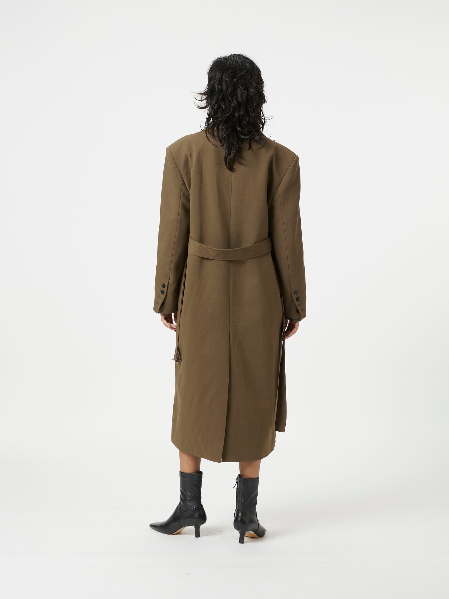 tan staright line trench