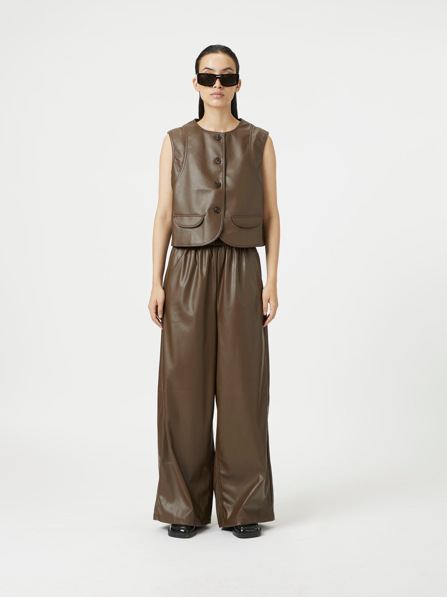 Brown chill set